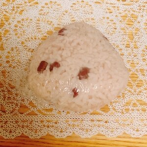 もっちり赤飯のおにぎり